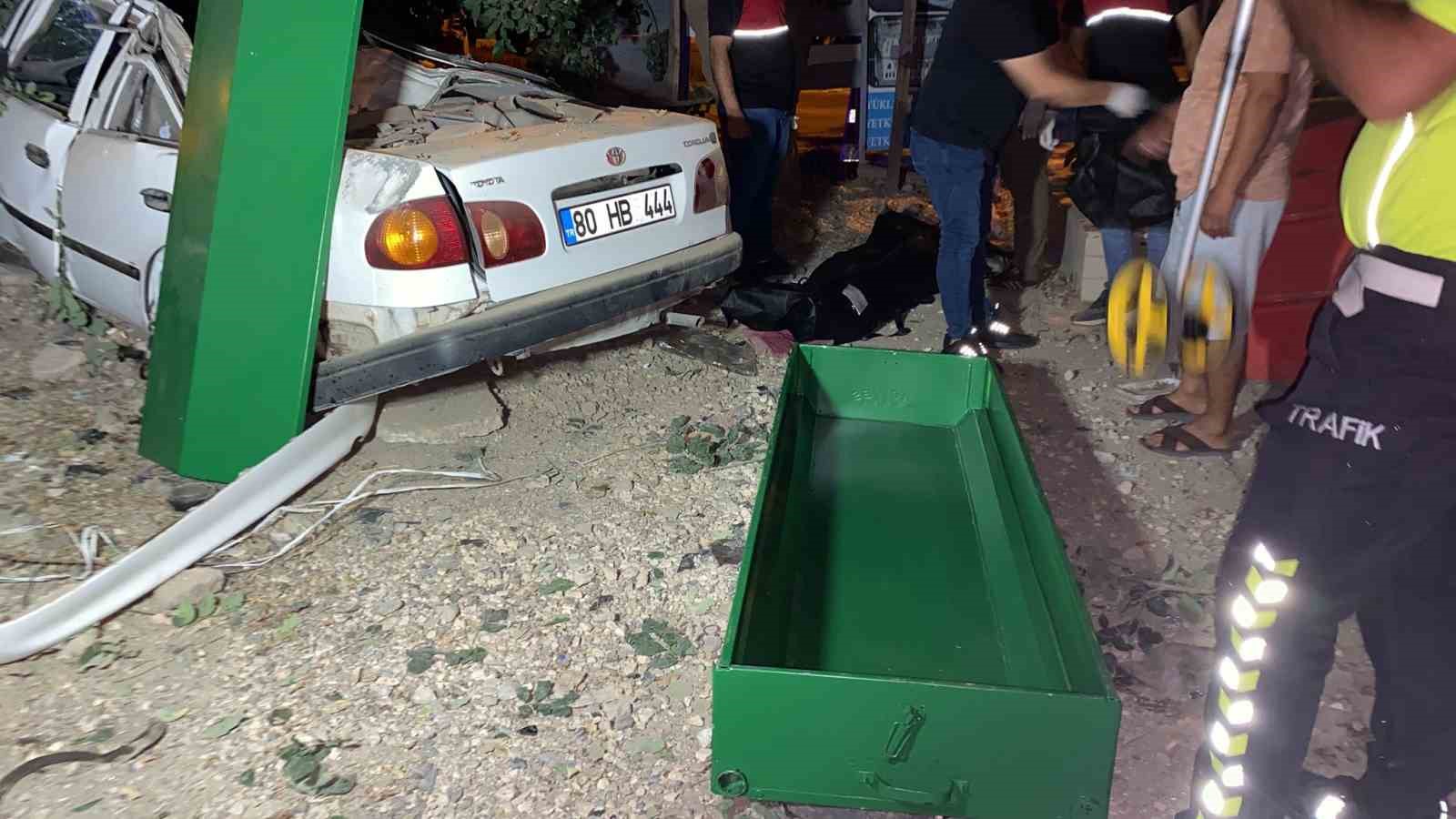 Osmaniye’de otomobil direğe çarptı: Kazada genç sürücü hayatını kaybetti 