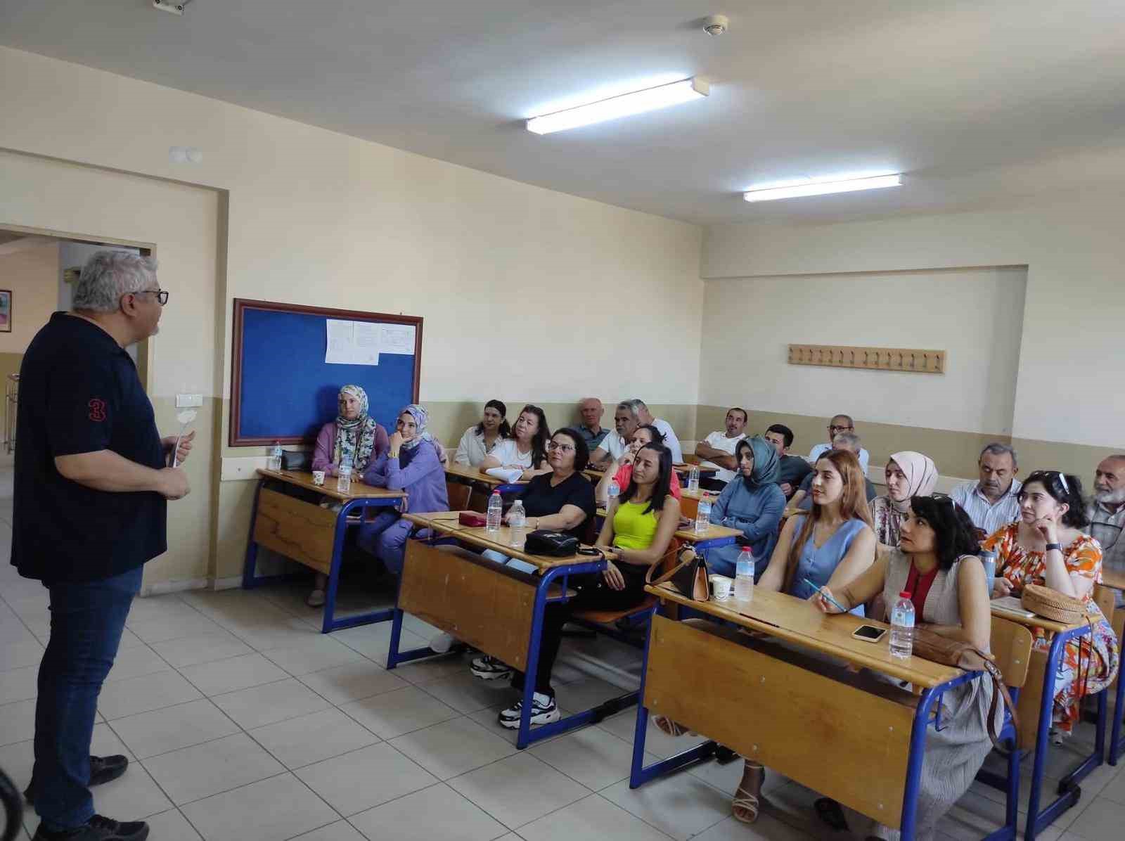 Sarıgöl’de Türkiye Yüzyılı Maarif Modülü Eğitimi Semineri düzenlendi 