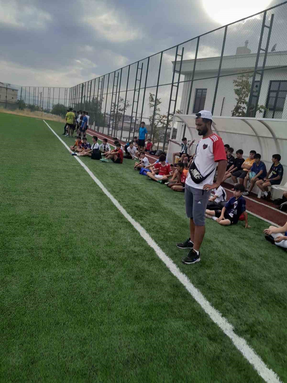 Van Büyükşehir Belediyespor futbolcu seçmelerine yoğun ilgi 