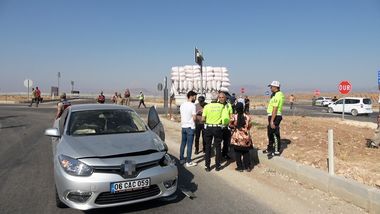 Kilis’te 3 aracın karıştığı kazada 1 kişi öldü, 4 kişi yaralandı 