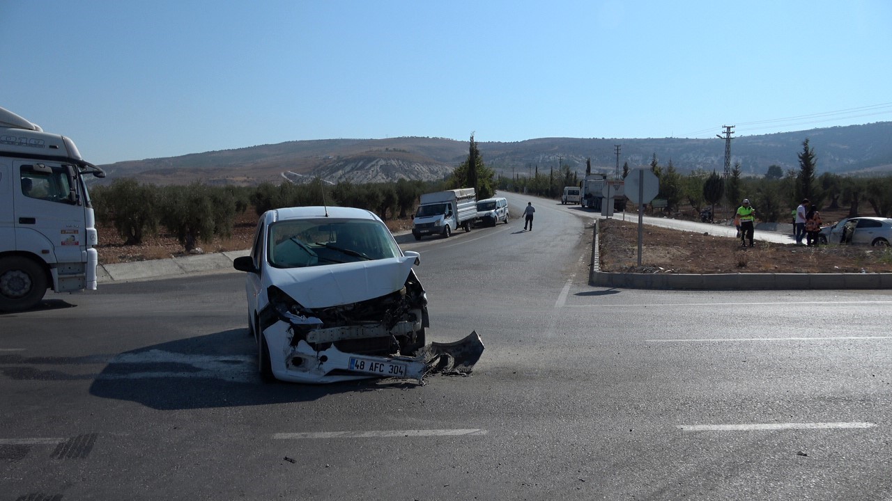 Kilis’te 3 aracın karıştığı kazada 1 kişi öldü, 4 kişi yaralandı 
