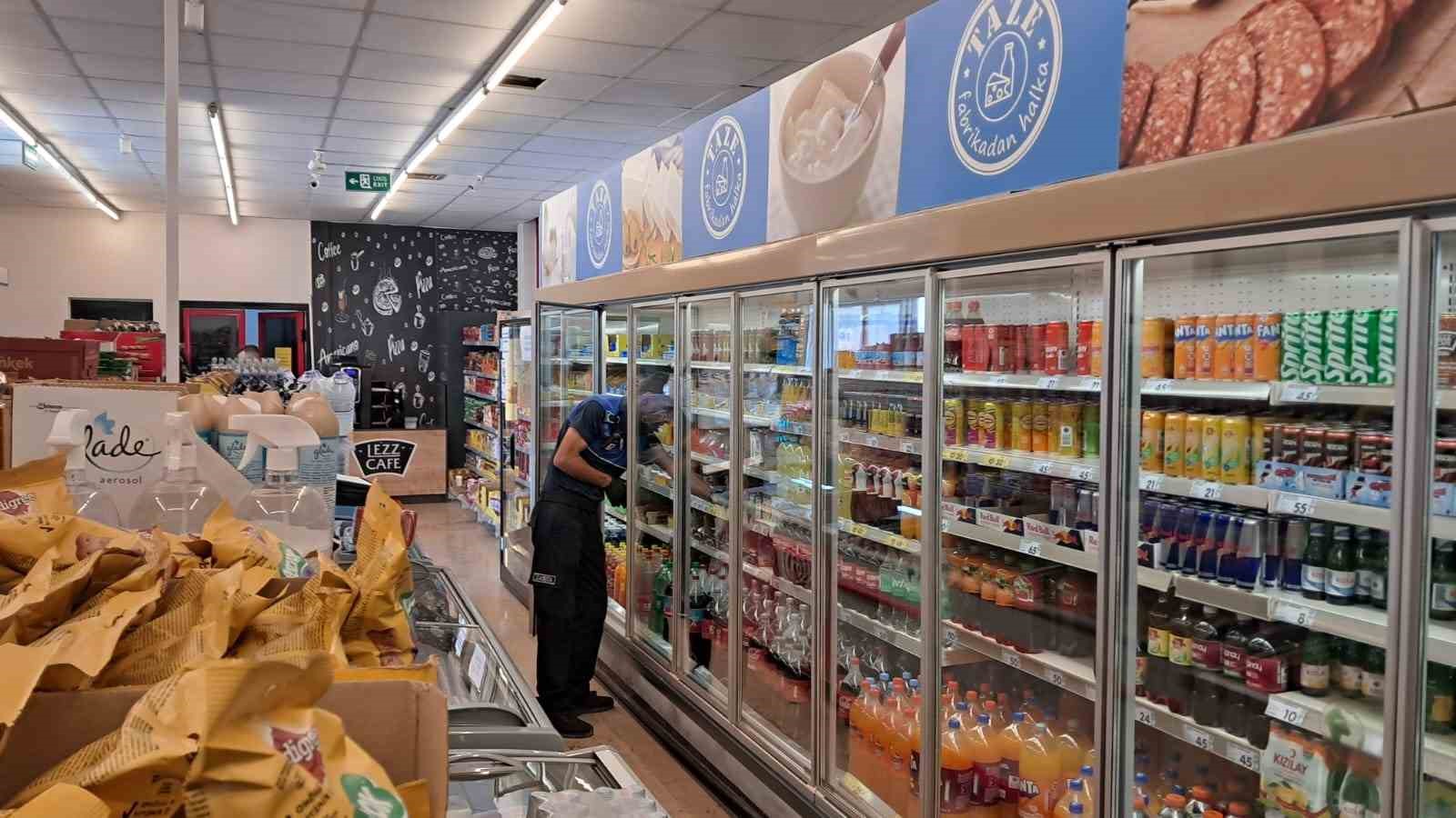 İnönü’de okulların açılışı öncesi marketlerde sıkı denetim yapıldı 