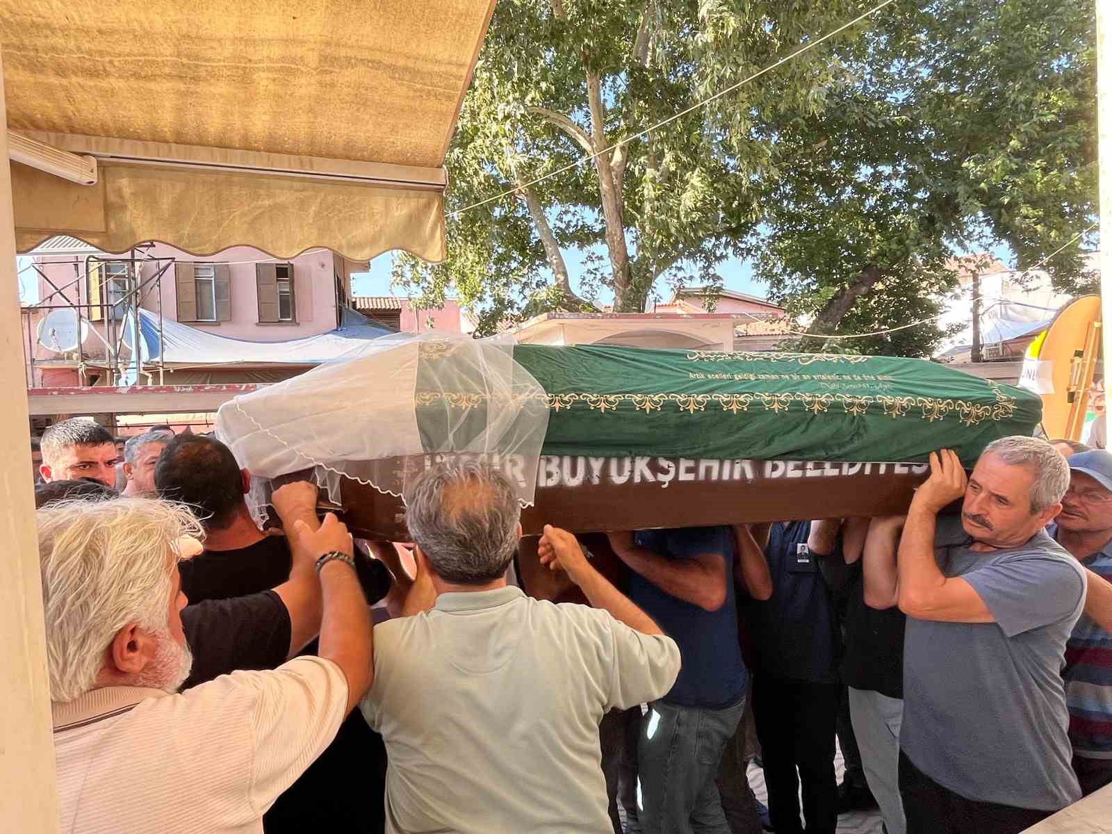 Uçak kazasında yitirdiği kızına acı veda 