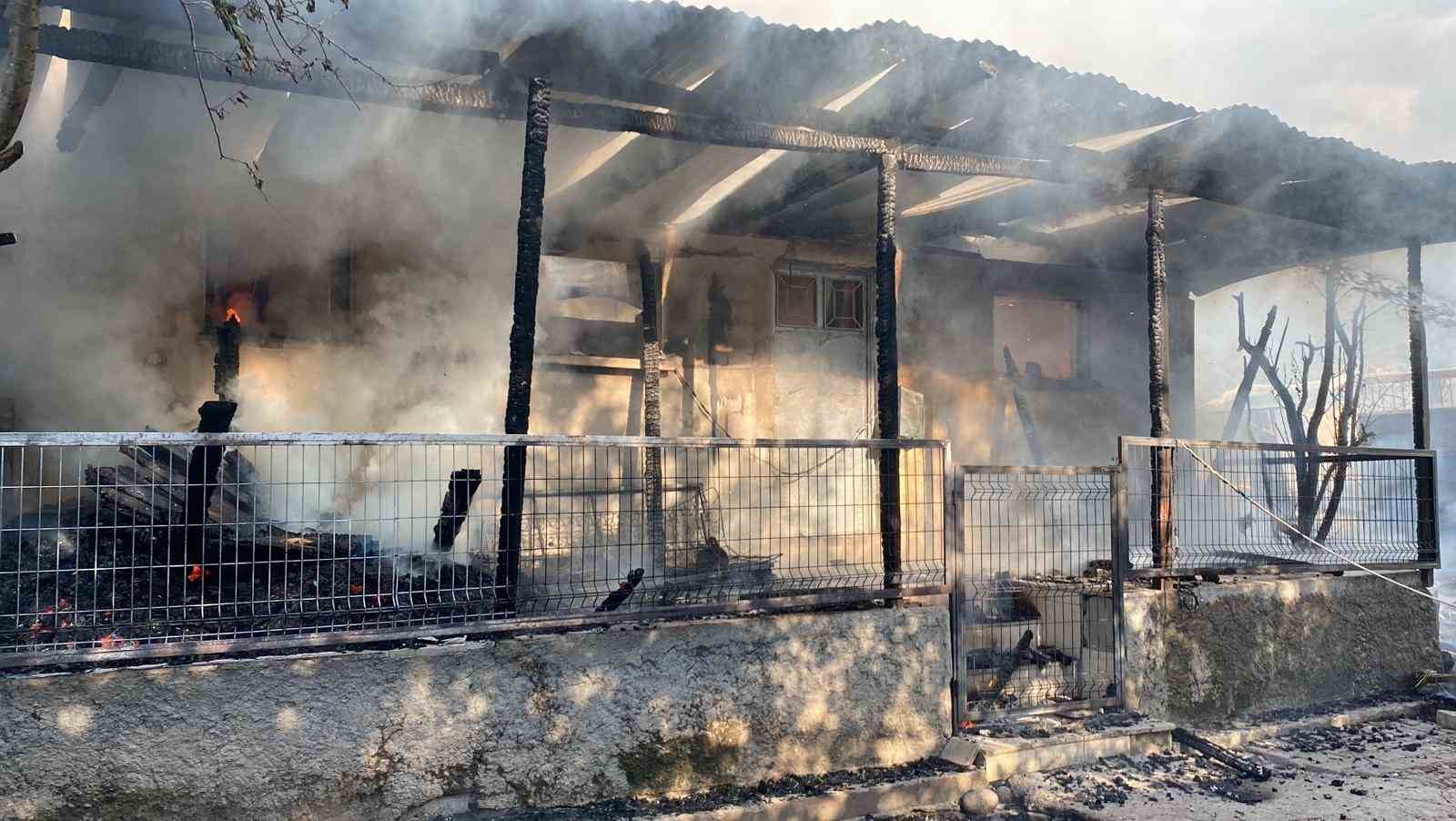 Bolu’da yaylada 12 yapı küle döndü: Kundaklama şüphesi 