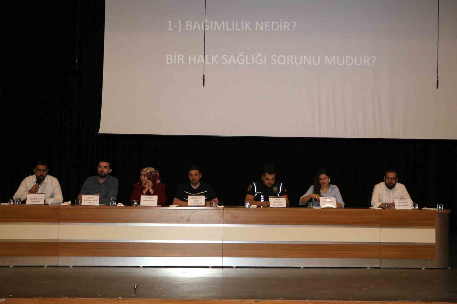 Siirt’te bağımlılıkla mücadele için farkındalık sempozyumu düzenlendi 