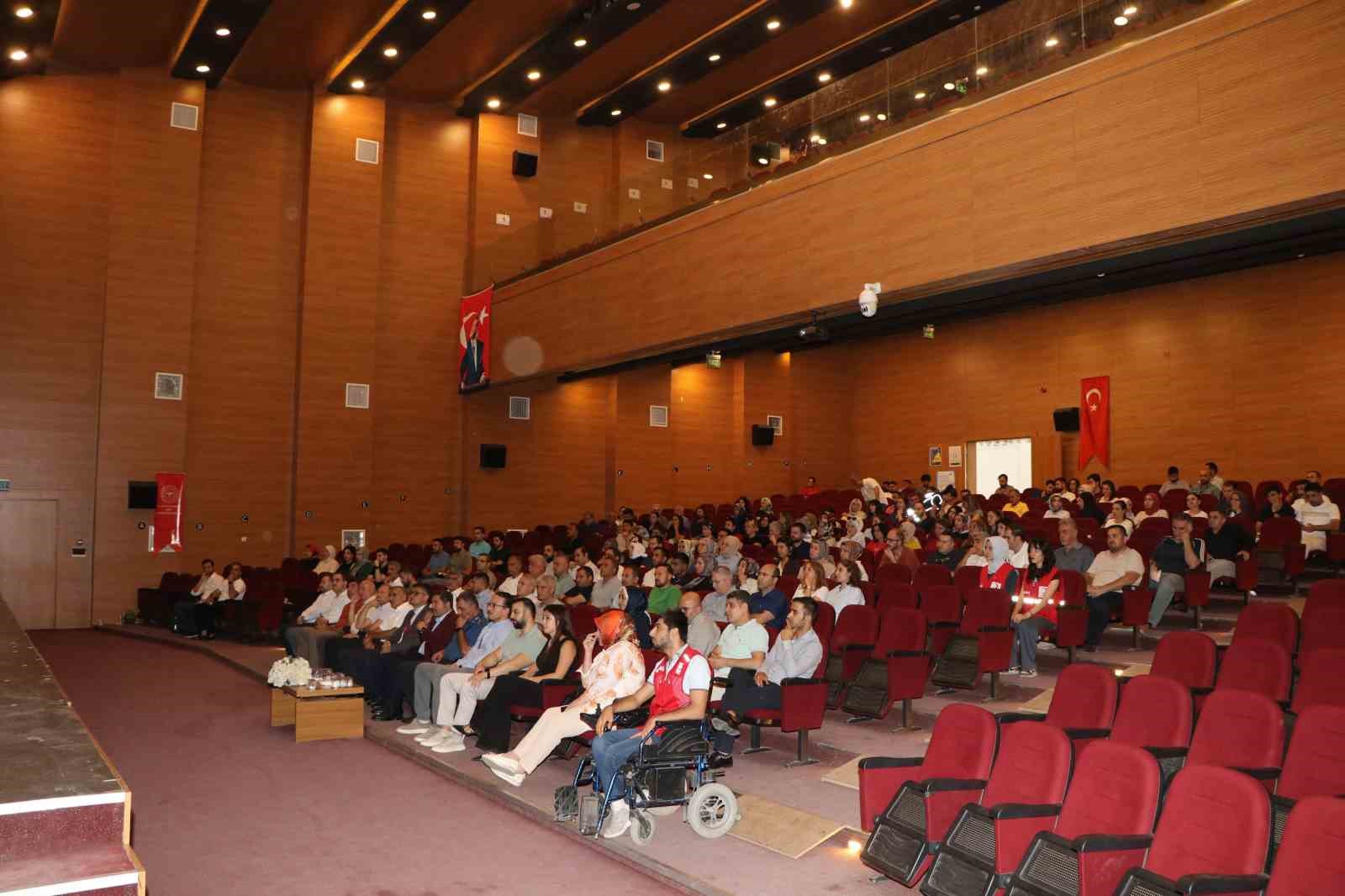 Siirt’te bağımlılıkla mücadele için farkındalık sempozyumu düzenlendi 