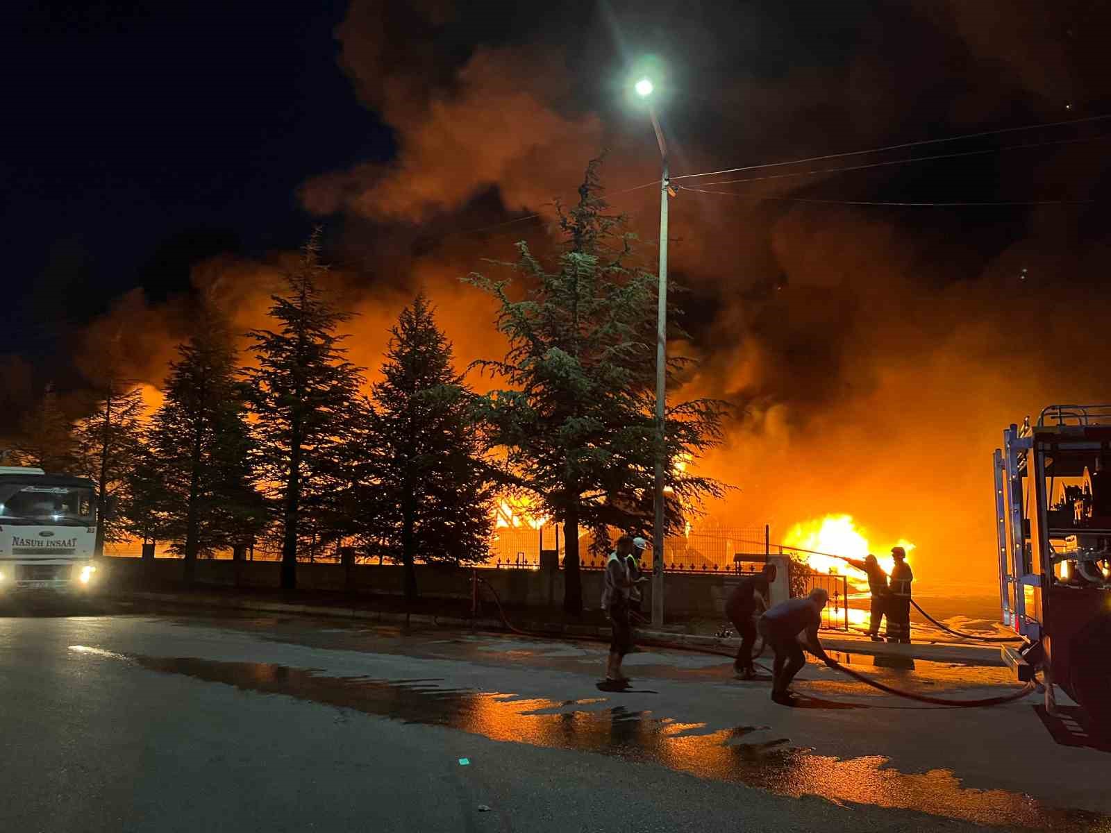 Niğde’de fabrika yangını 