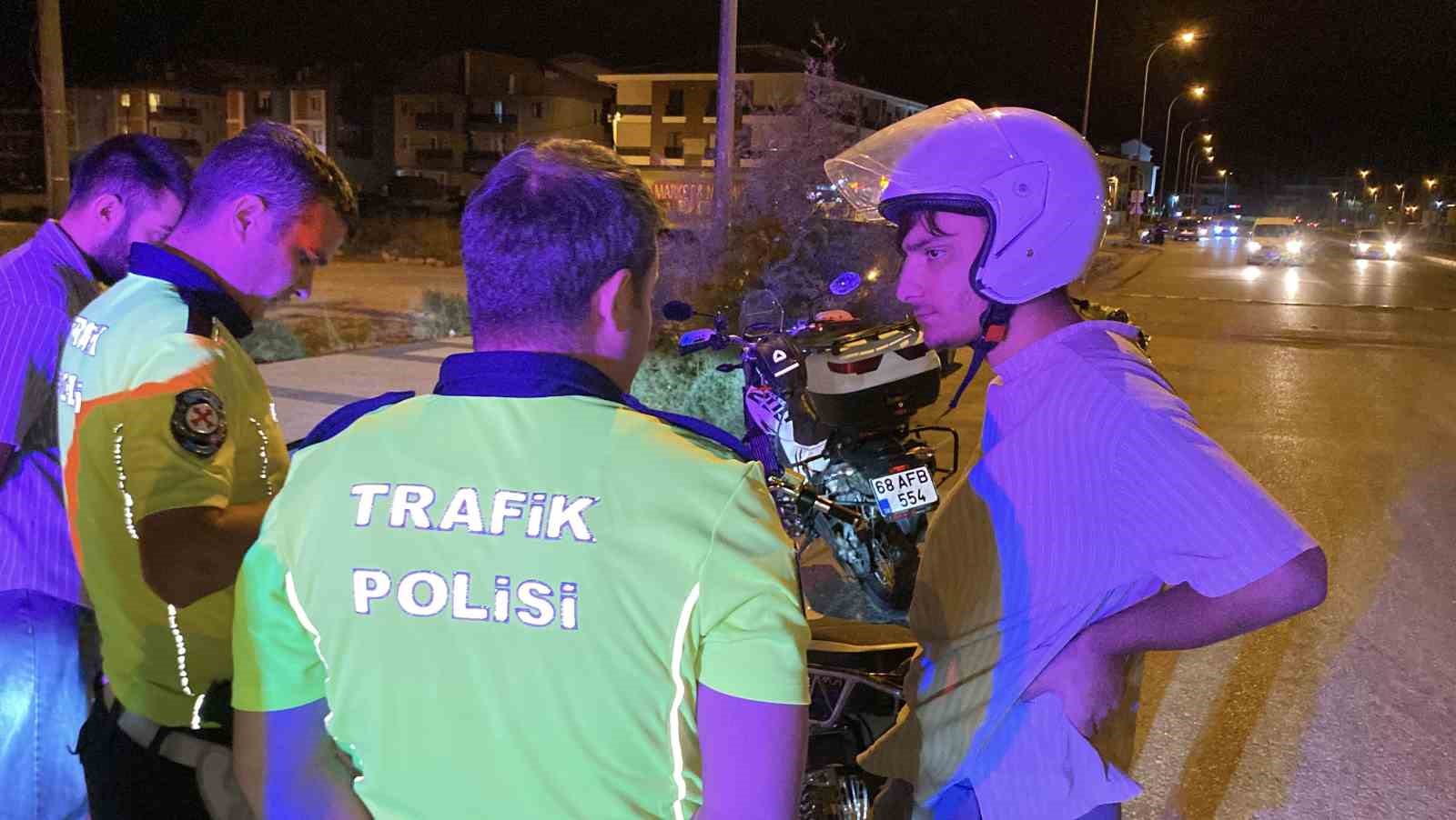 Kazaya karışan plakasız motosiklet trafikten men edildi 