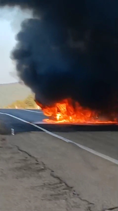 Karabük’teki feci kaza kamerada: Otomobilller alev topuna döndü