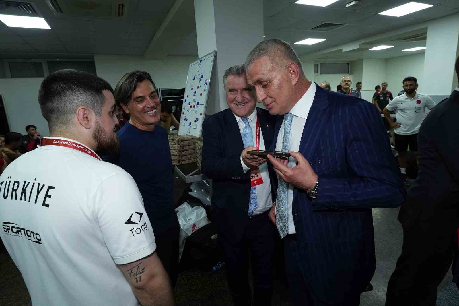 Cumhurbaşkanı Erdoğan’dan A Milli Futbol Takımı’na tebrik telefonu