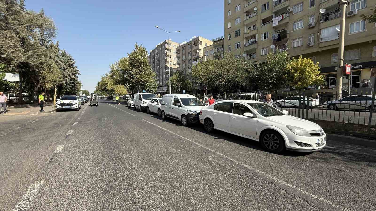 Diyarbakır’da 5 araçlı zincirleme trafik kazası 