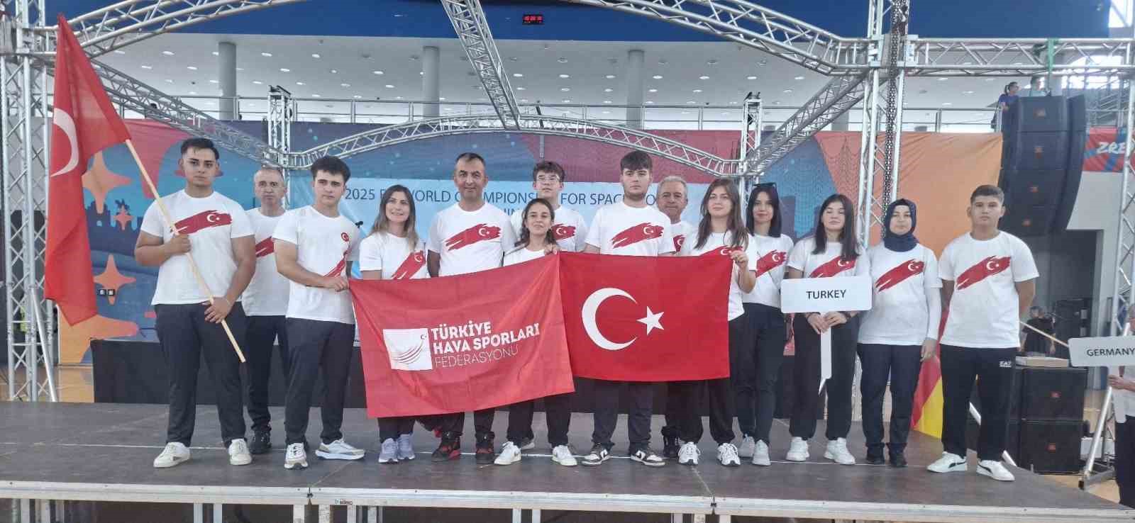 Şampiyonlar Alaşehir’de alkışlarla karşılandı 