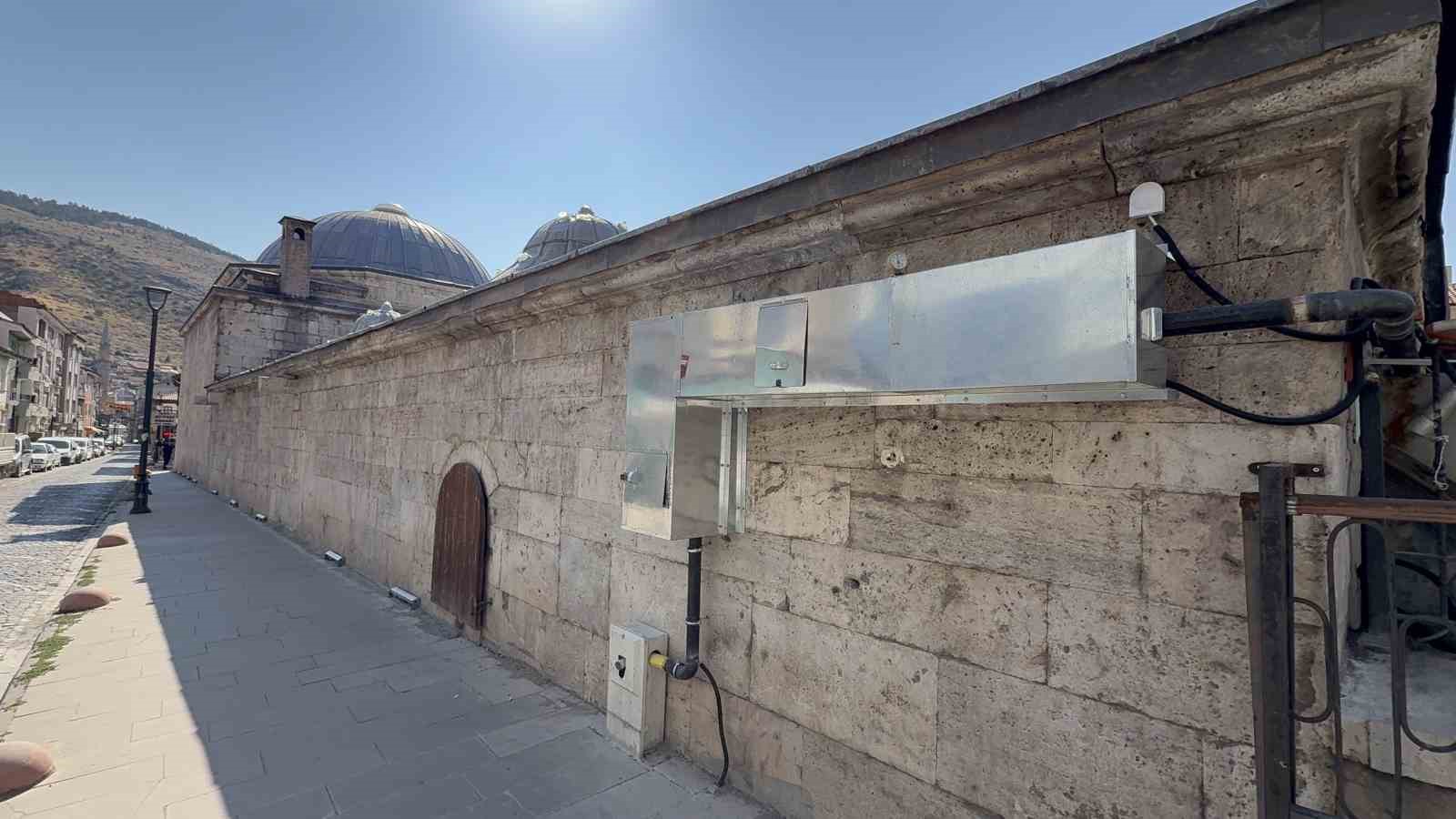 Tarihi hamam 453 yıl sonra farklı bir yöntemle ısıtıldı 
