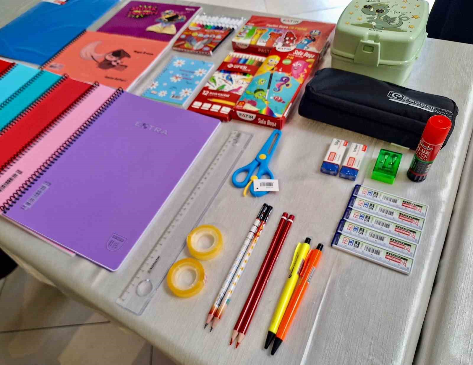 Ümraniye Belediyesi’nden öğrencilere kırtasiye desteği 