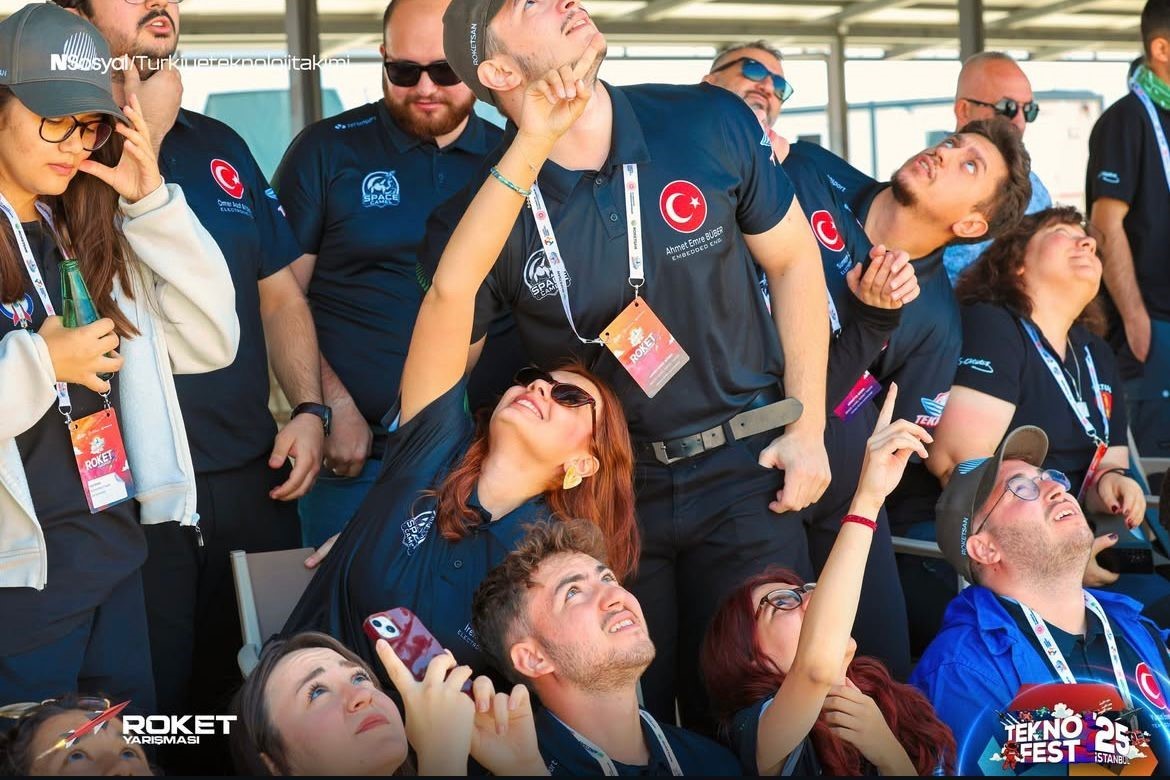 BARÜ öğrencileri roketleri 
