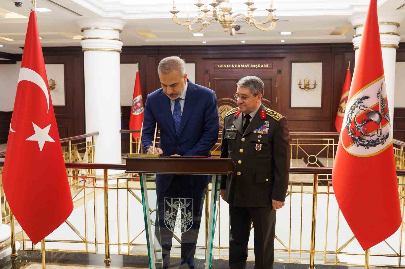 Bakan Fidan’dan Genelkurmay Başkanı Orgeneral Bayraktaroğlu’na ziyaret 
