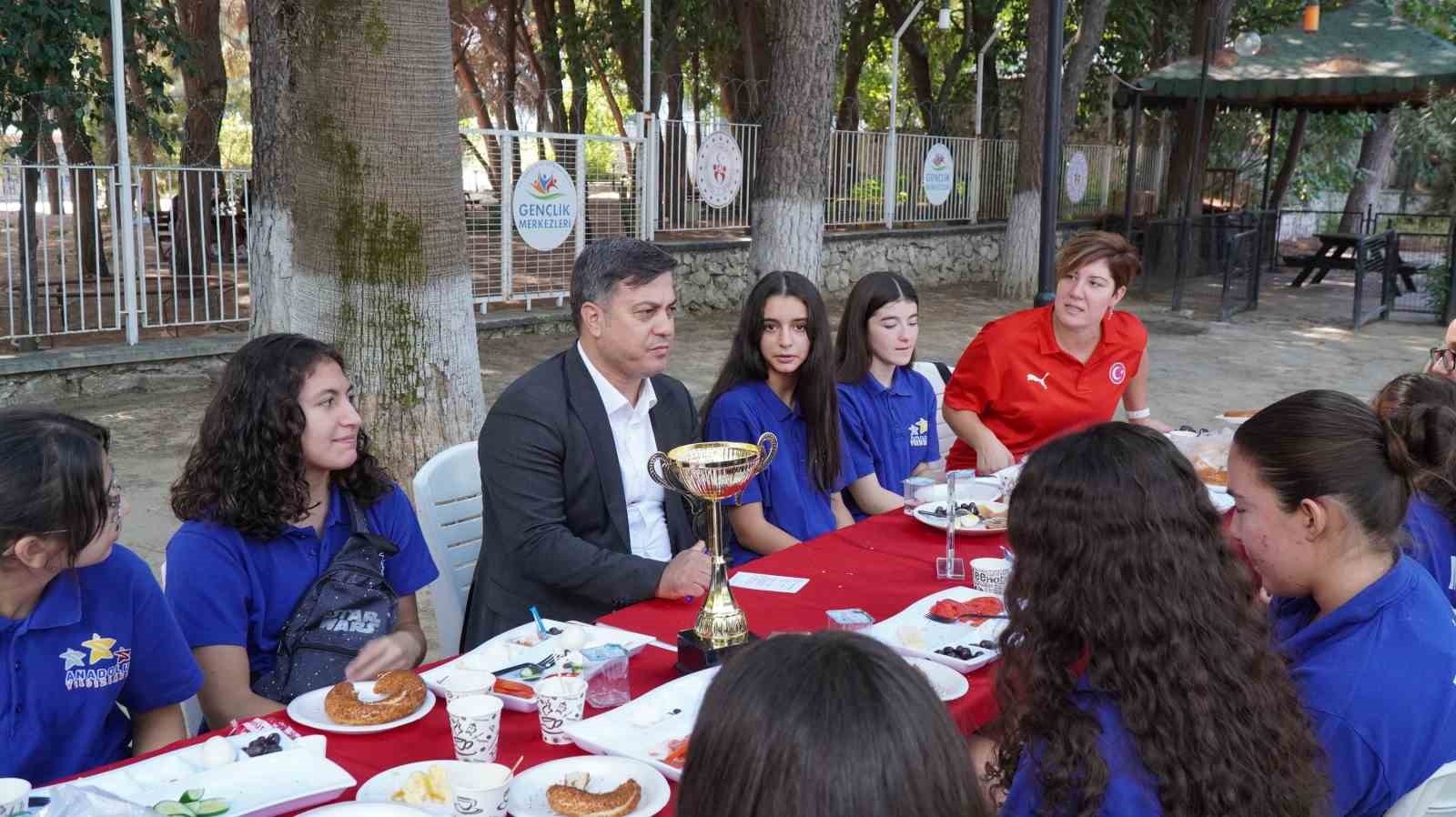 Şampiyonlar aynı sofrada buluştu 