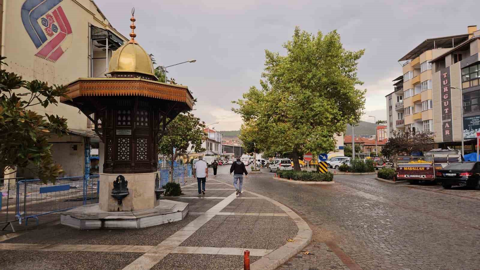 Depremin vurduğu Sındırgı’da aylar sonra yağmur yağdı 