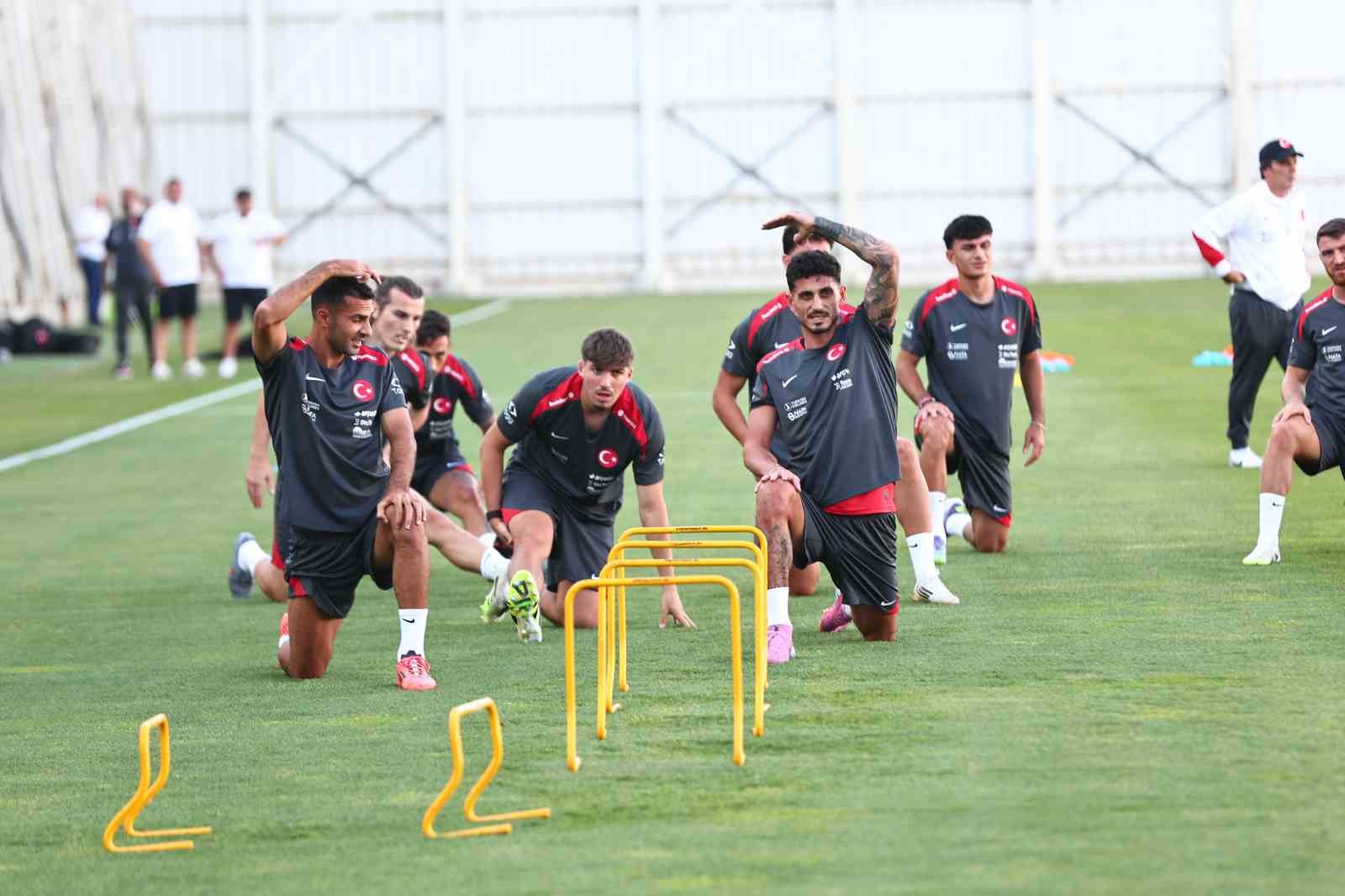 A Milli Futbol Takımı, İspanya maçı hazırlıklarına başladı 