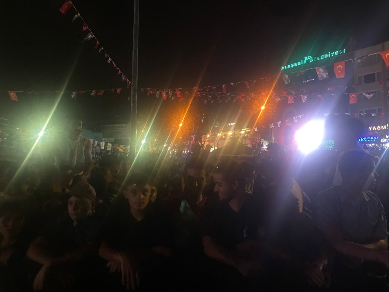 Elektrik arızası ve sağanak, Aleyna Tilki konserini erteledi 