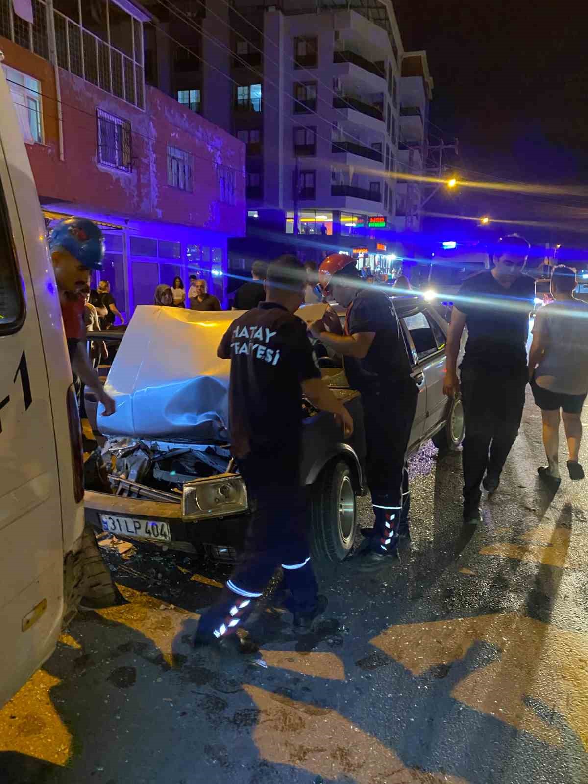 TOFAŞ’ın hurdaya döndüğü kazada 4 kişi yaralandı 