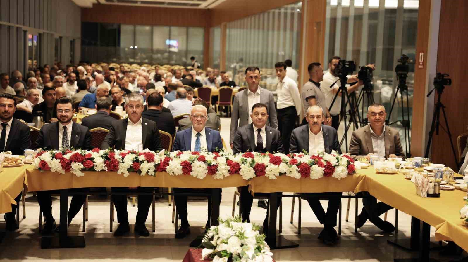 Mustafa Elitaş: 