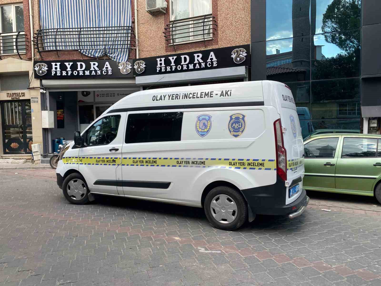 Yalnız yaşayan yaşlı adamın cesedi yayılan kötü kokuyla bulundu 