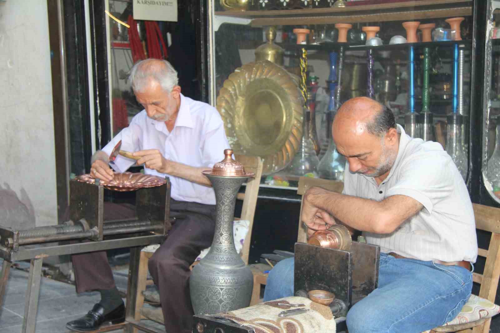 Bakırcı kardeşler mesleği öğrenmek isteyen çırakları bekliyor 