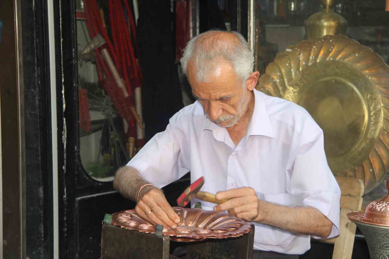 Bakırcı kardeşler mesleği öğrenmek isteyen çırakları bekliyor 