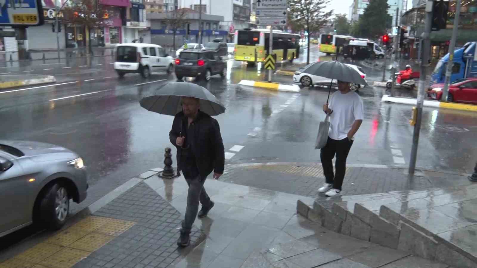 İstanbul güne sağanak yağışla başladı 