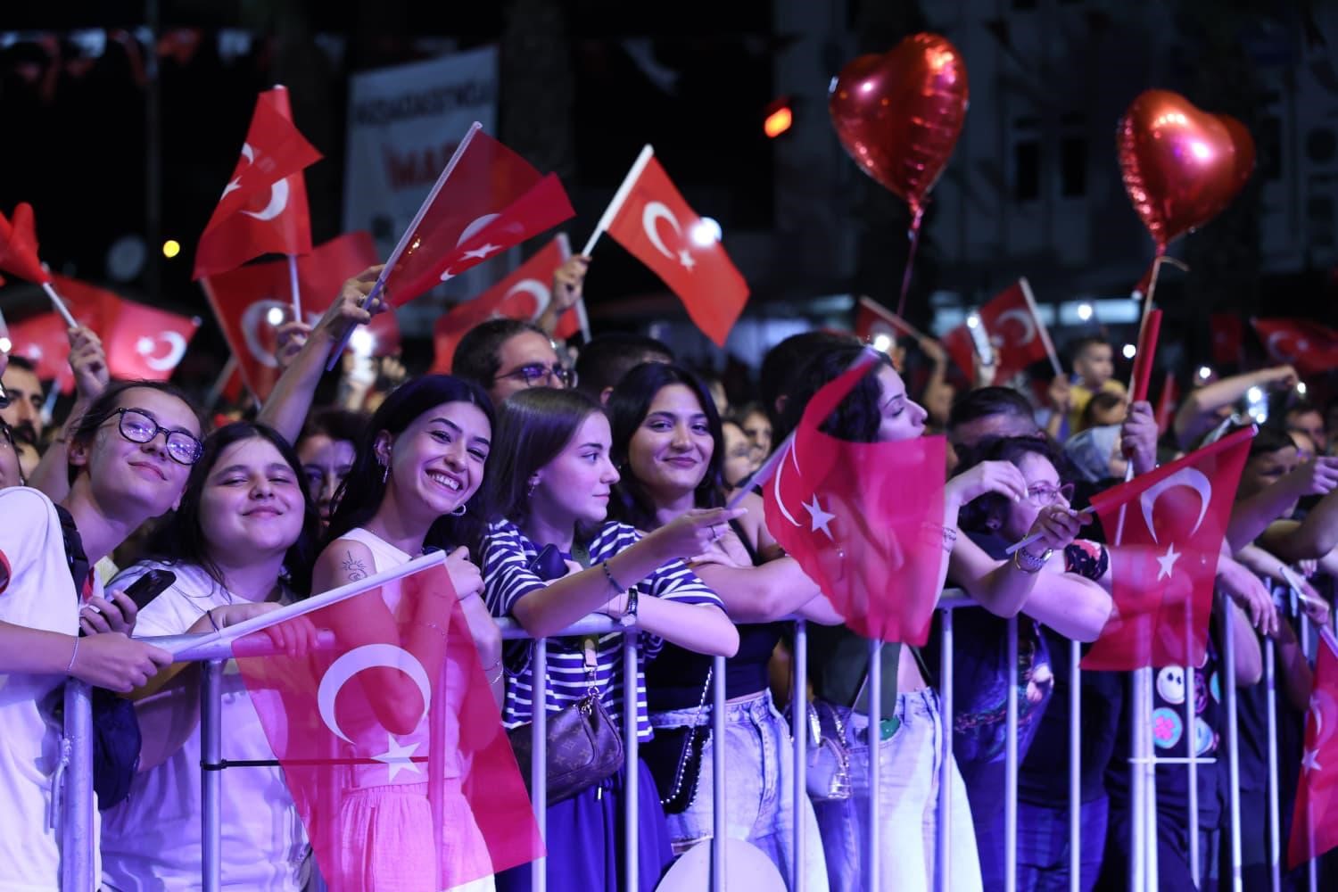 Büyükşehir’in ’kurtuluş etkinlikleri’ Sultanhisarlıları coşturdu 