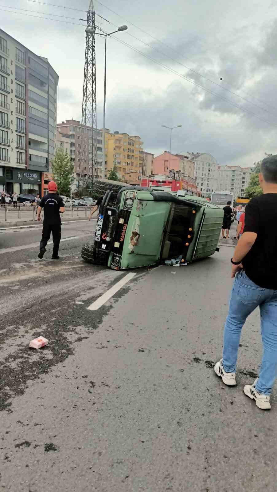 Karadeniz Ereğli’de kontrolden çıkan araç devrildi 