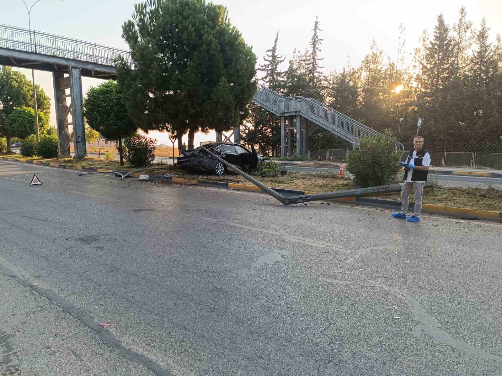 Gaziantep’te kontrolü kaybolan otomobil refüje çıktı: 1 yaralı 