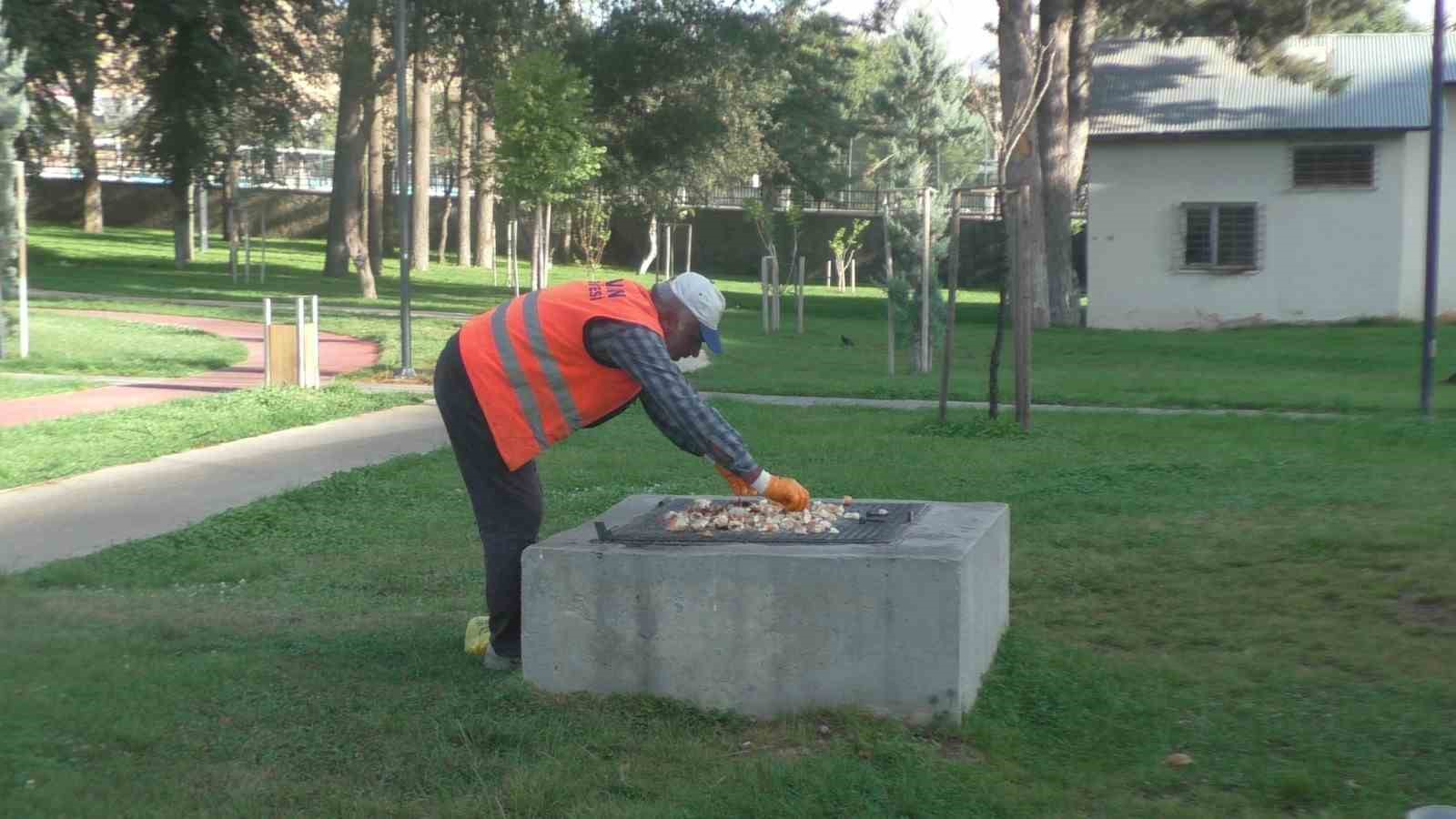 Temizlik işçisinden örnek davranış 