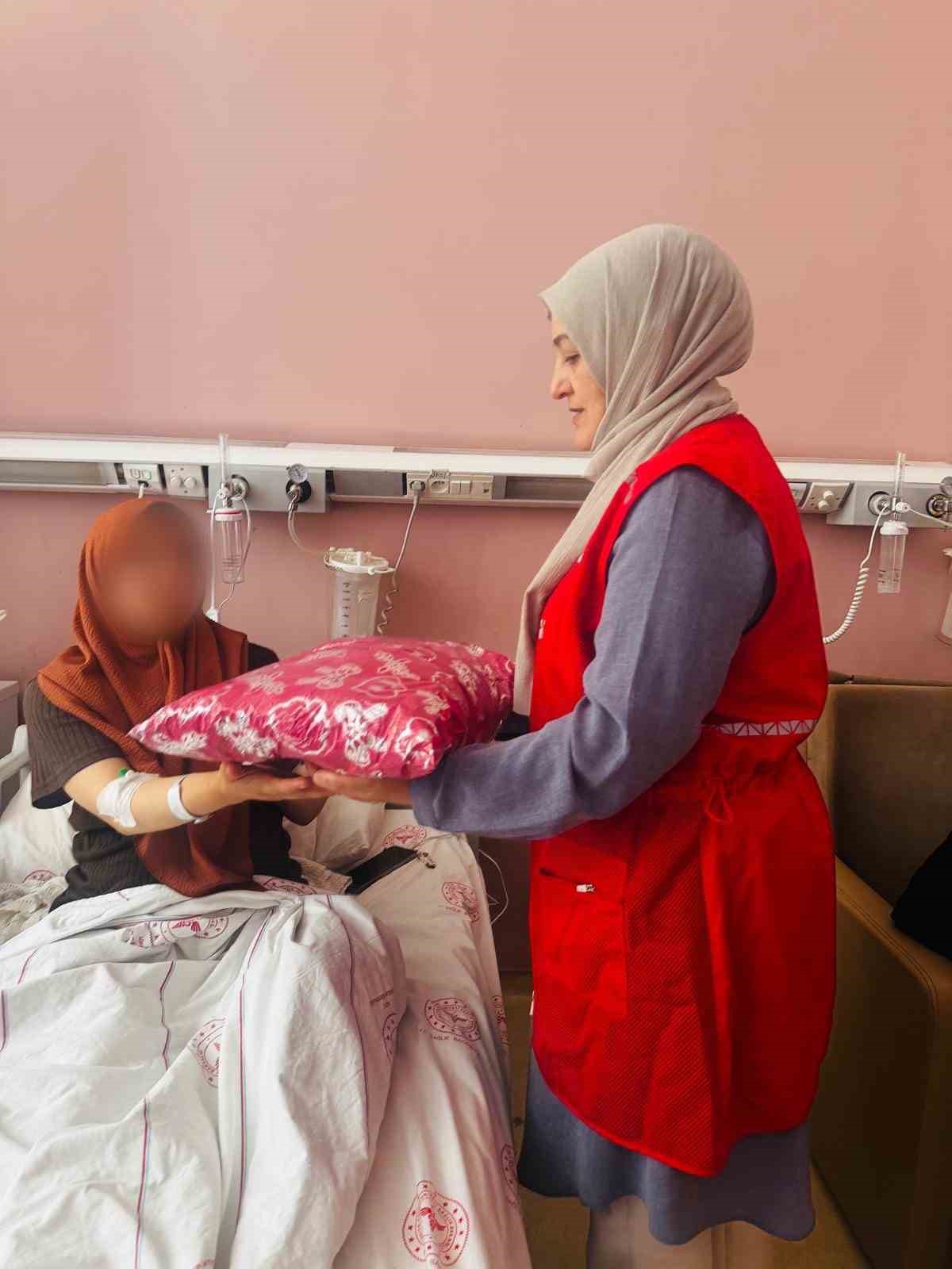Patnos Kızılay’dan annelere ve yeni doğanlara 