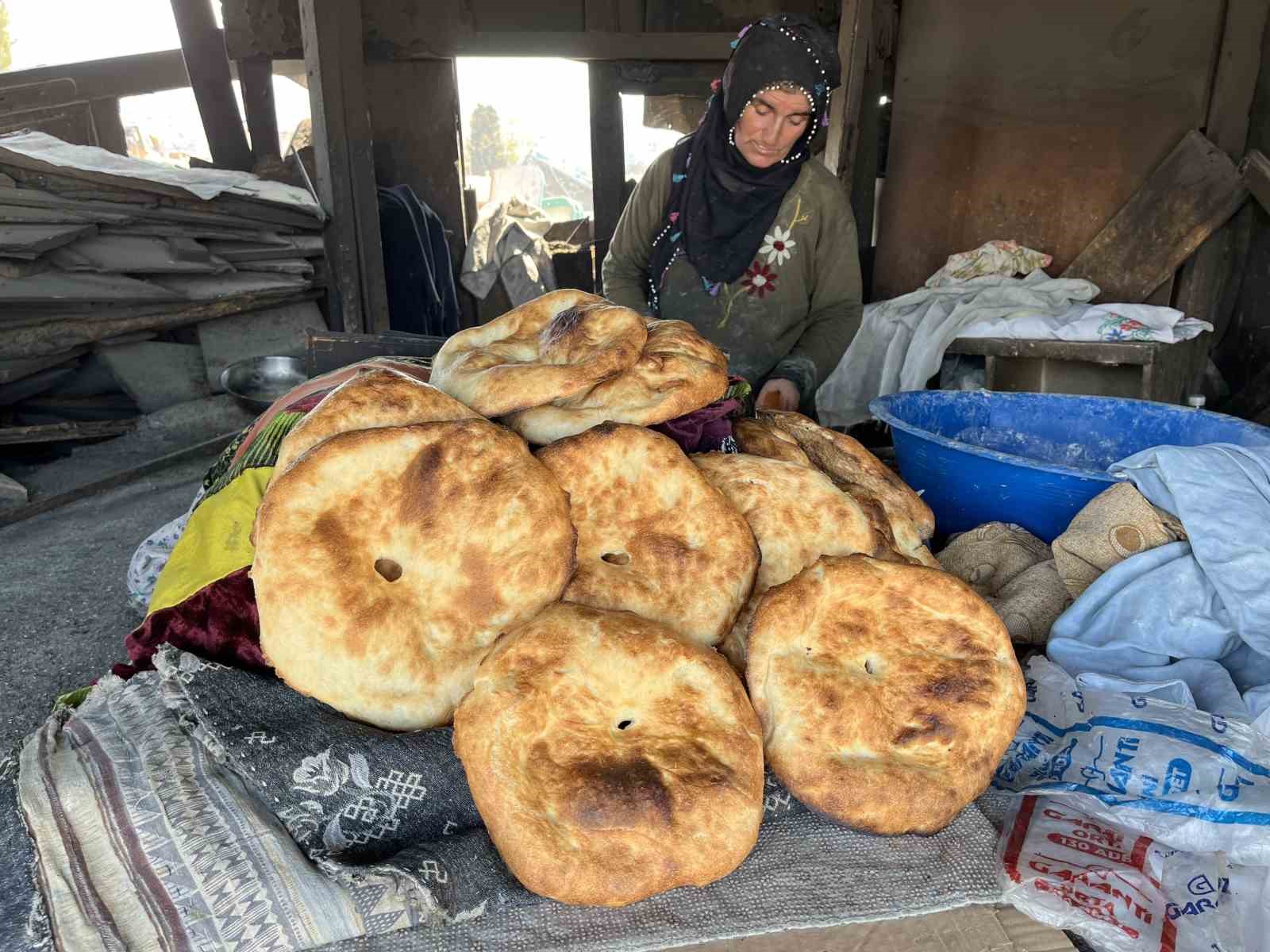 Tandır yanıyor, kültür yaaştılıyor 