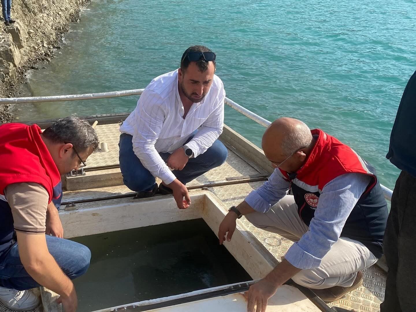 Siirt’te baraj gölü balıklandırıldı 