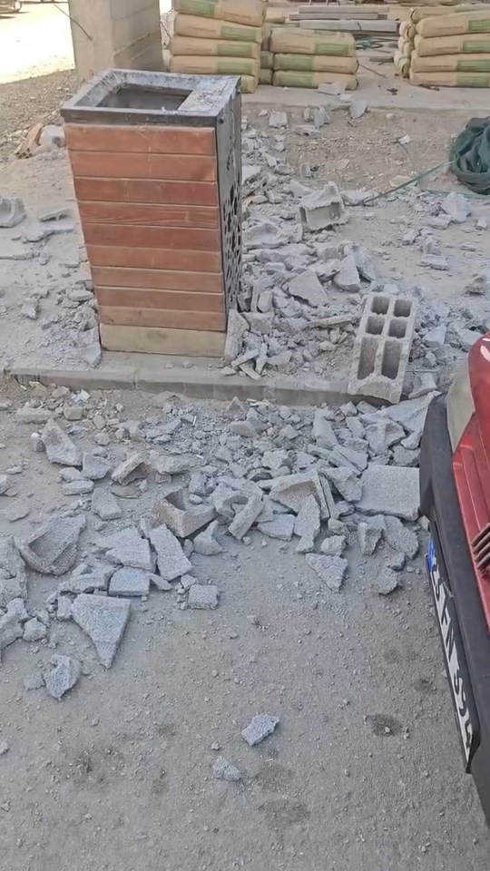 Kafasına inşaattan tuğla düşen şahıs yaralandı 