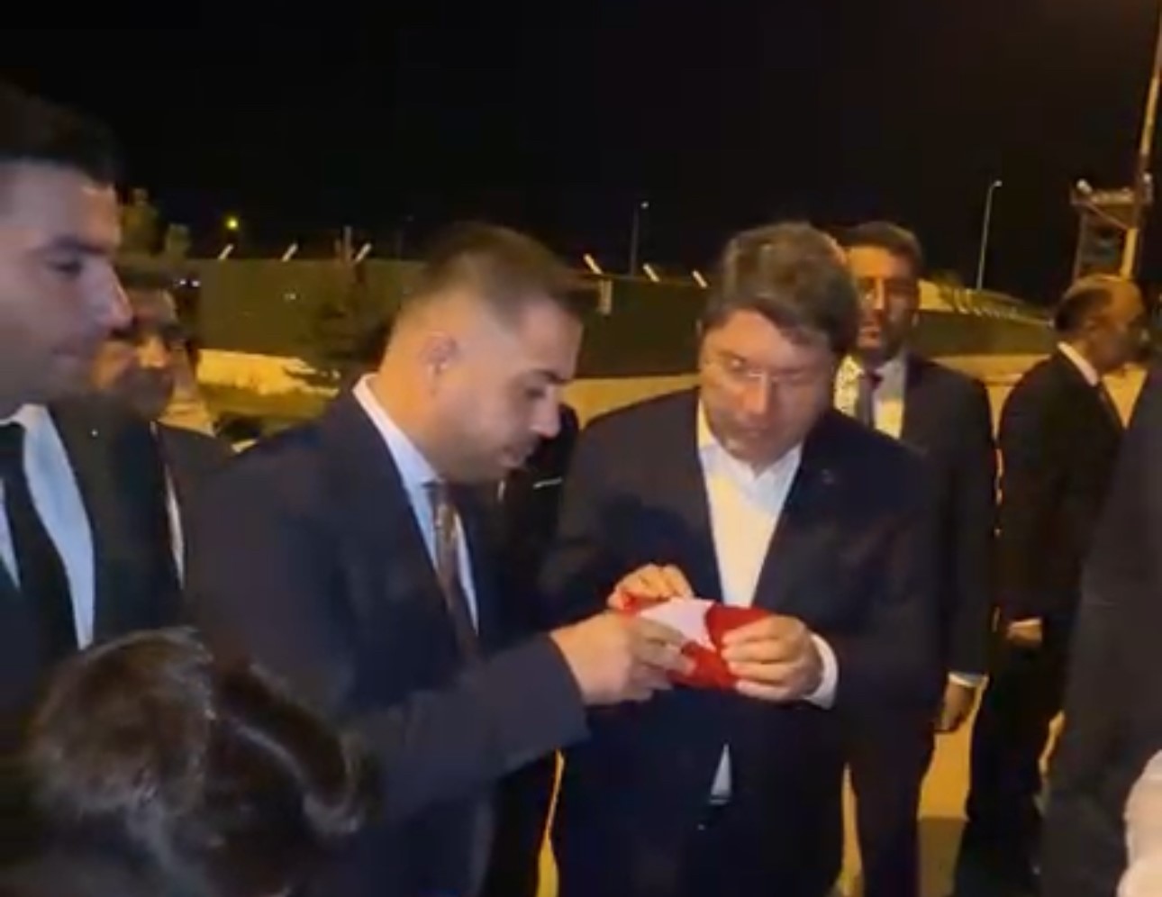 Bakan Tunç’a Yüksekova’da anlamlı sürpriz 