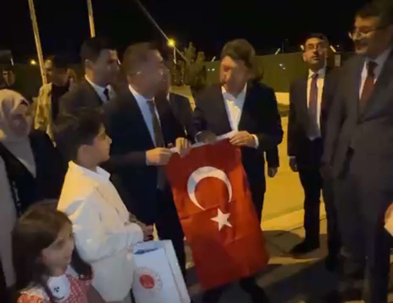 Bakan Tunç’a Yüksekova’da anlamlı sürpriz 