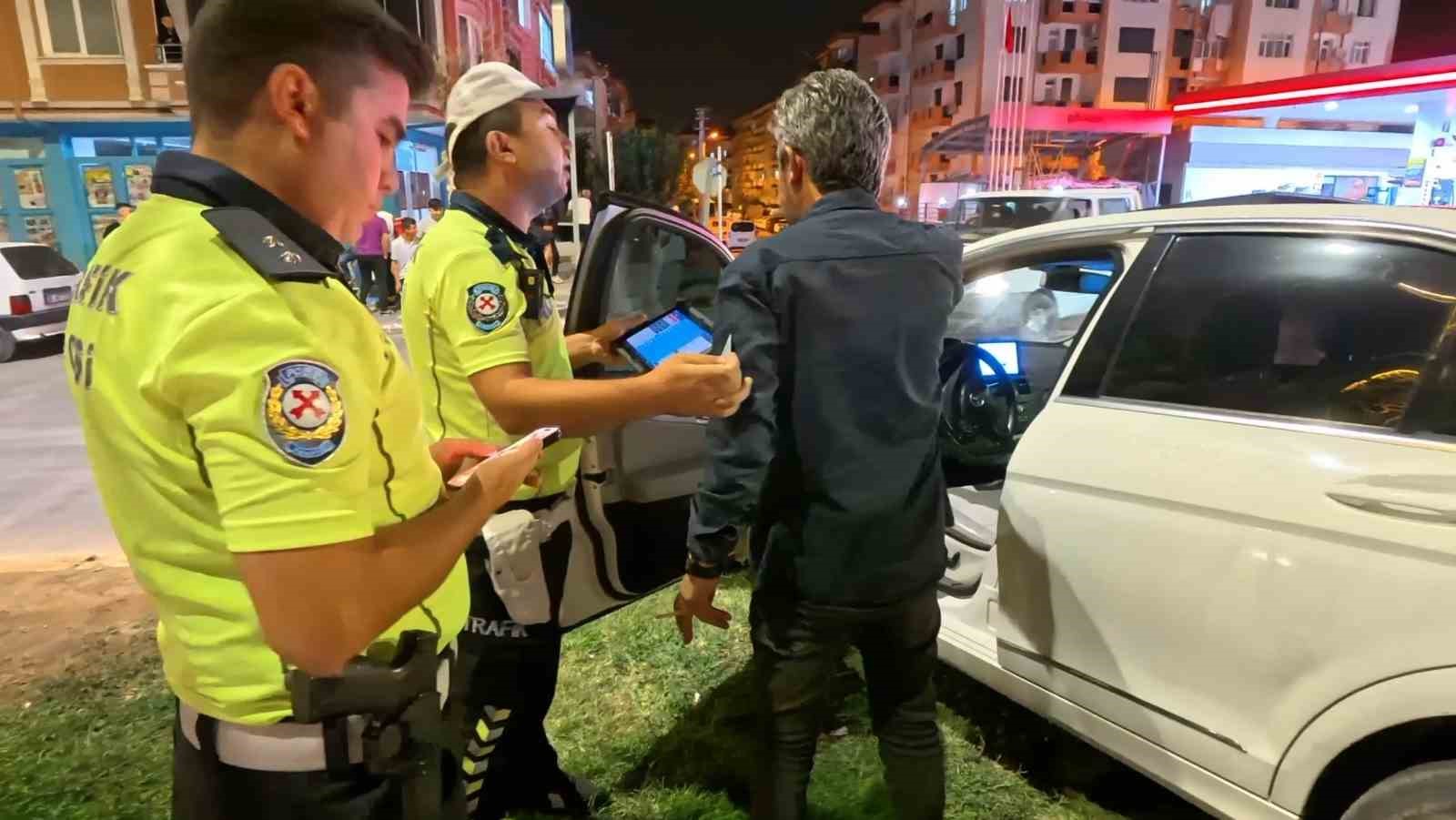 Alkol alıp direksiyona geçti, kaza yapıp gözaltına alınınca, 
