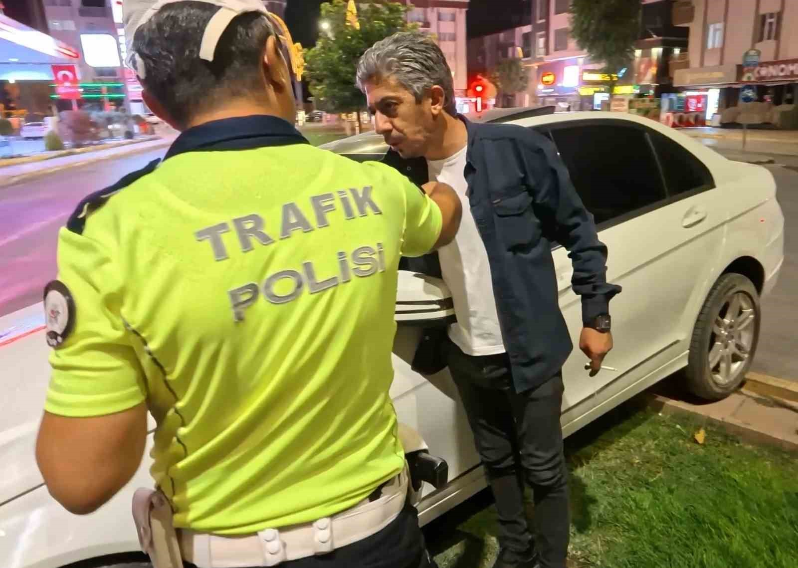 Alkol alıp direksiyona geçti, kaza yapıp gözaltına alınınca, 