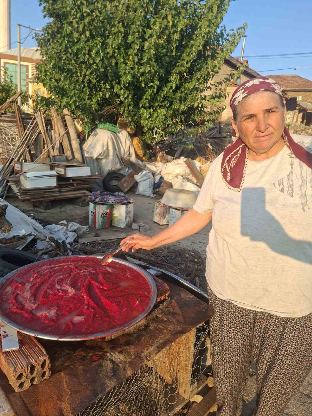 Sarıgöllü kadınlardan kışlık mesaisi 