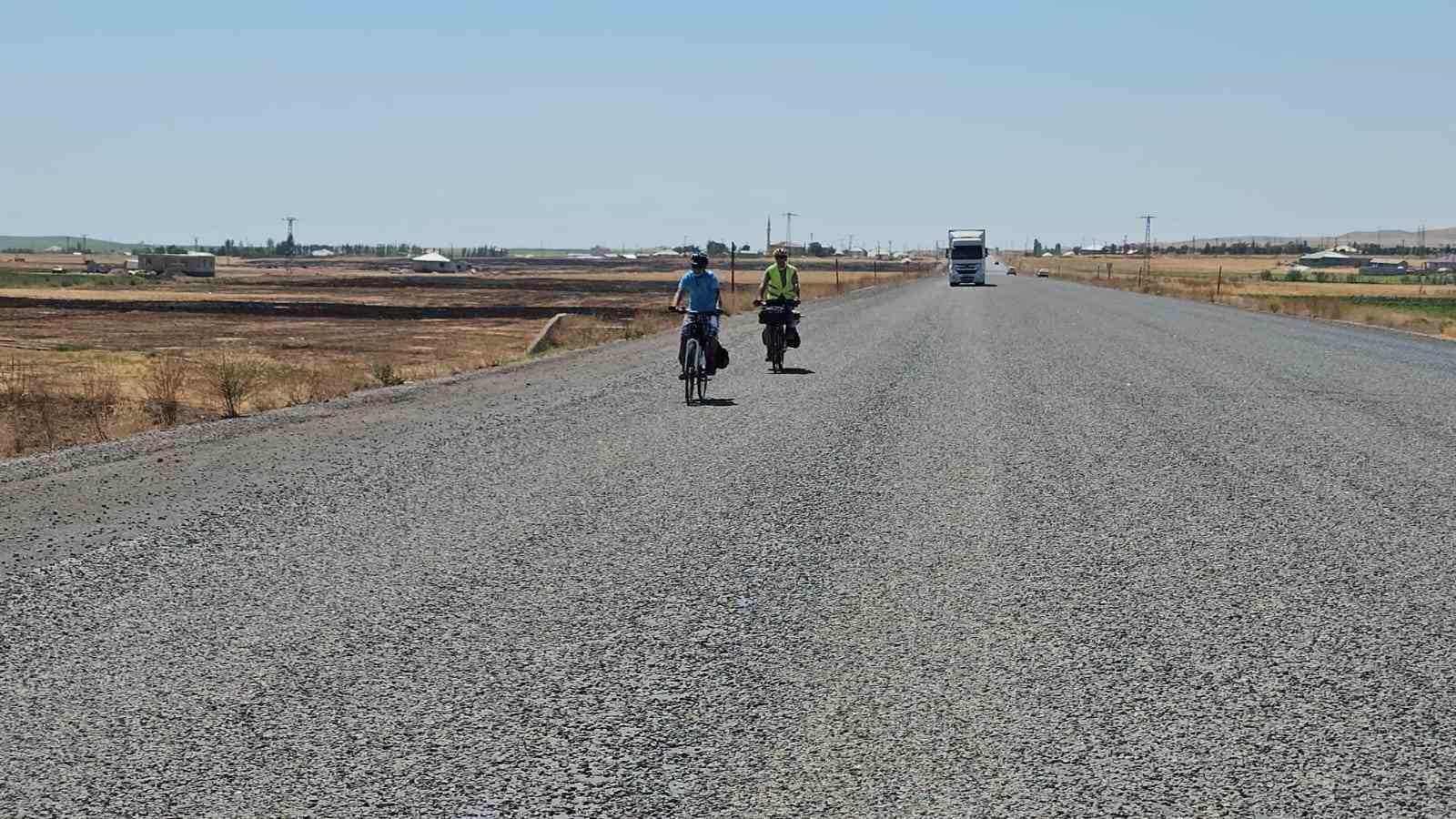Bisikletseverlerden Van Gölü’ne büyük ilgi 