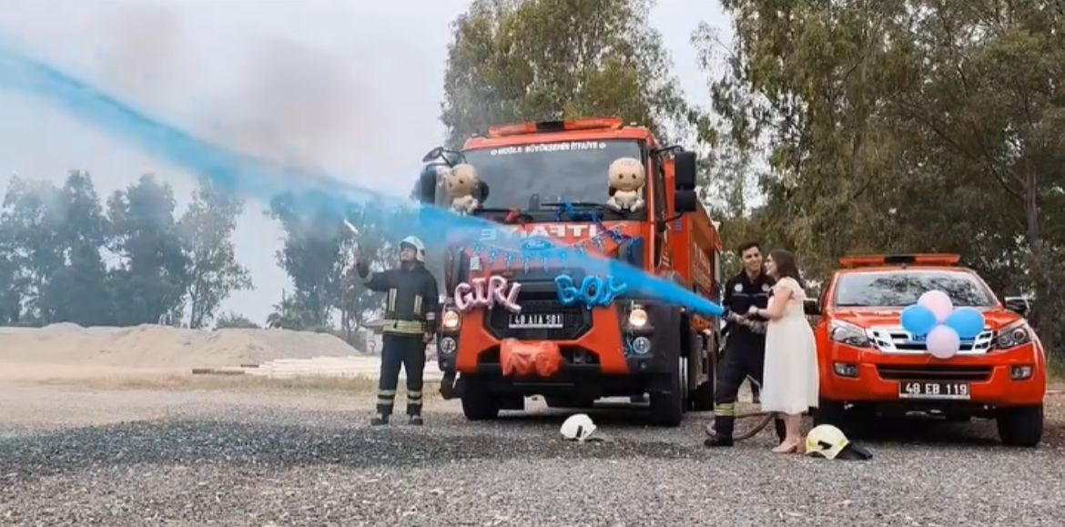 İtfaiye erinden sıra dışı cinsiyet belirleme sürprizi 