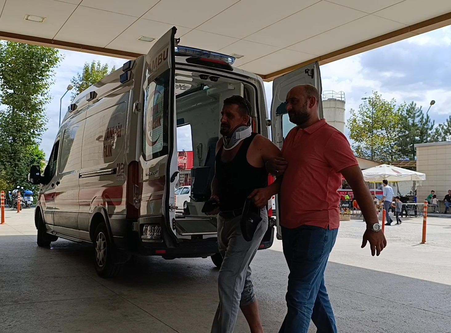 Otomobil ile çarpışan motosikletteki çift yaralandı 