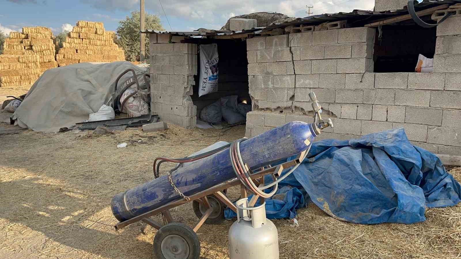 Yem karma tankına düşen işçi yaralandı 