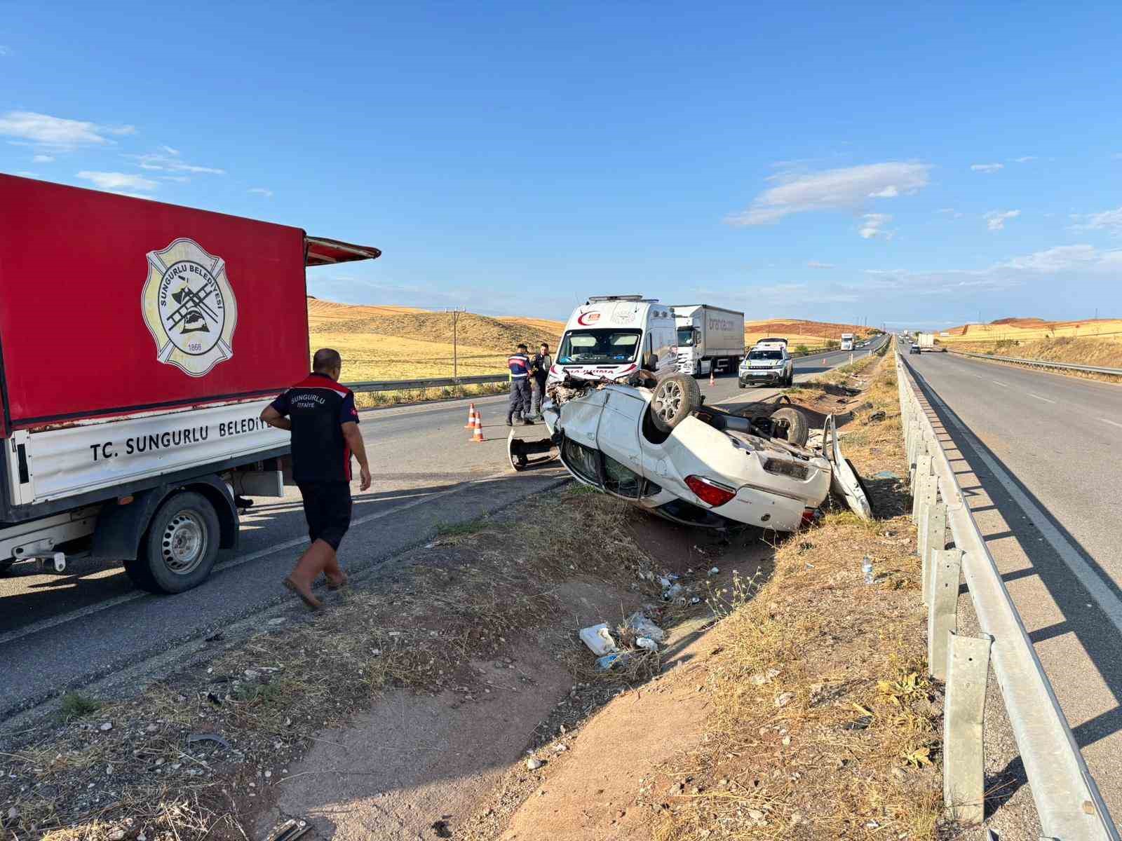 Çorum’da takla atan otomobil hurdaya döndü: 3 yaralı 