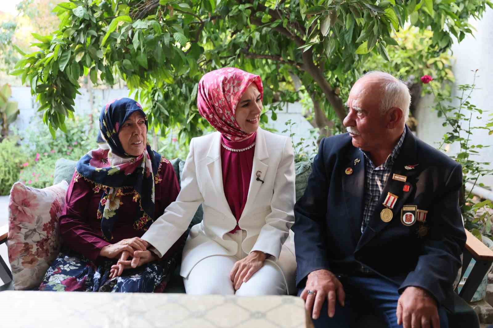 Bakan Göktaş, Kıbrıs Gazisi ve eşinin evine misafir oldu 