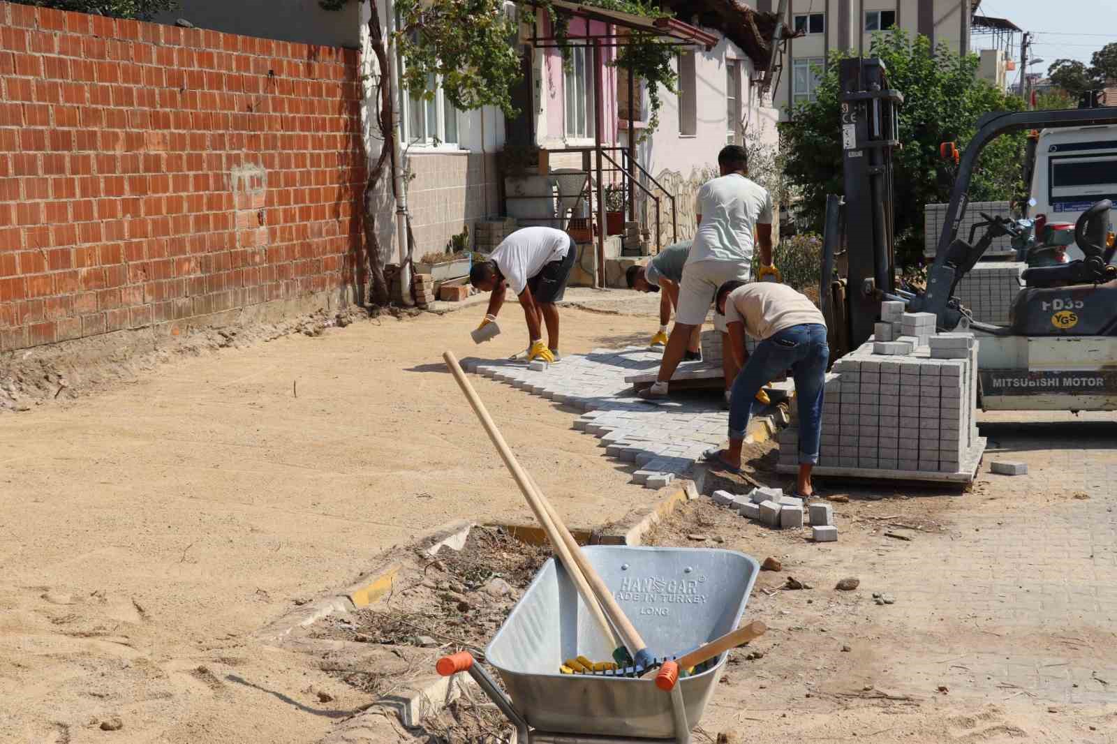 Nazilli Belediyesi Dallıca’da kaldırımları yeniliyor 